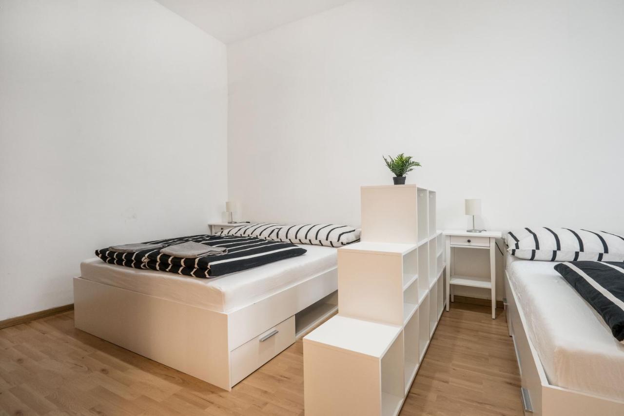 Jacuzzi And Privacy With 2 Balconies And Free Garage Apartman *