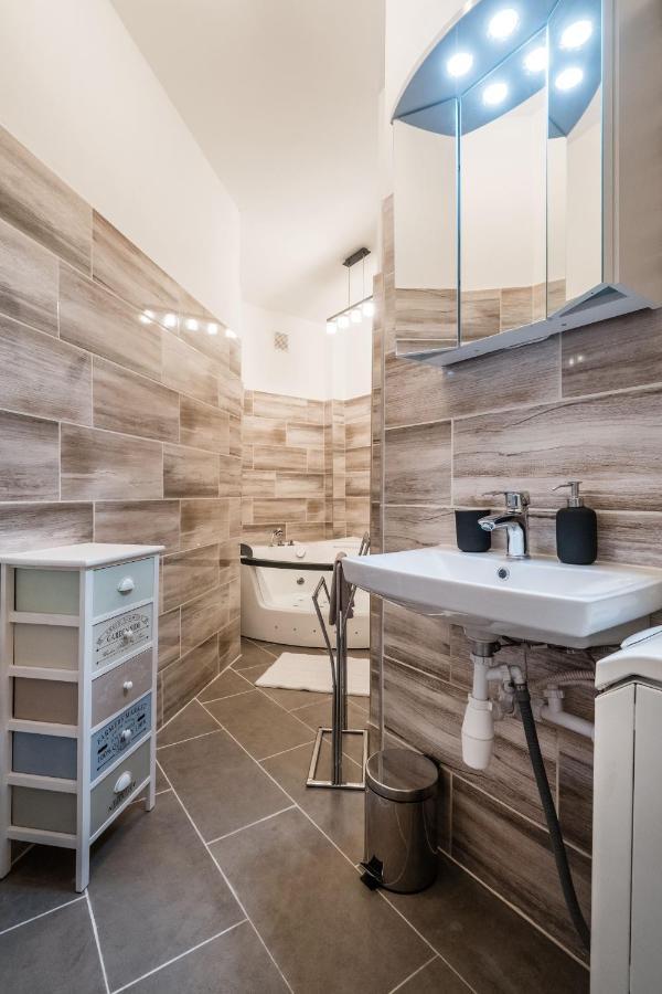 Appartamento Jacuzzi And Privacy With 2 Balconies And Free Garage *