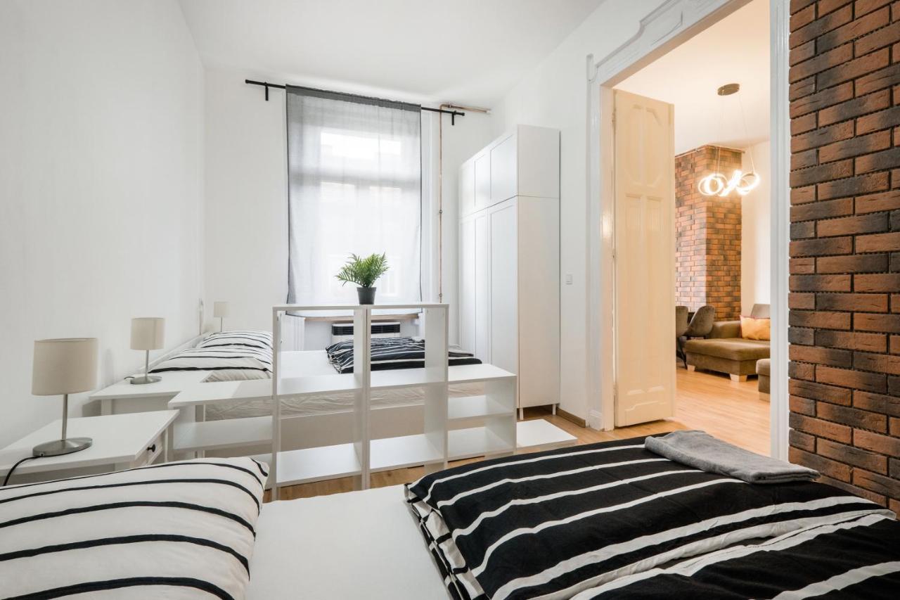 Jacuzzi And Privacy With 2 Balconies And Free Garage Apartman *